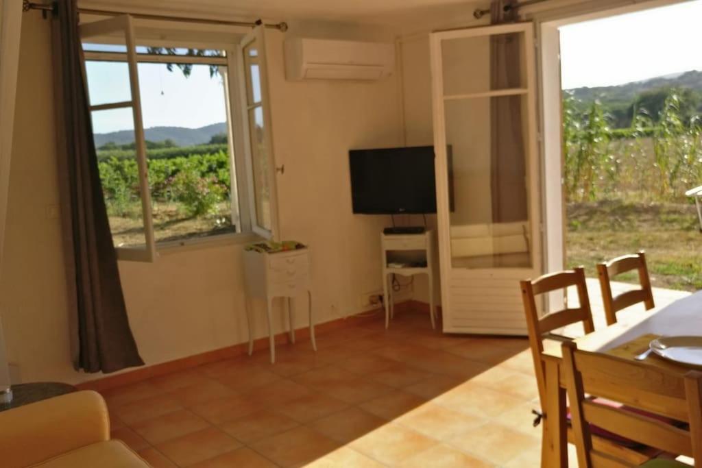 Les Vignes Et La Pinede Pres De La Apartamento *